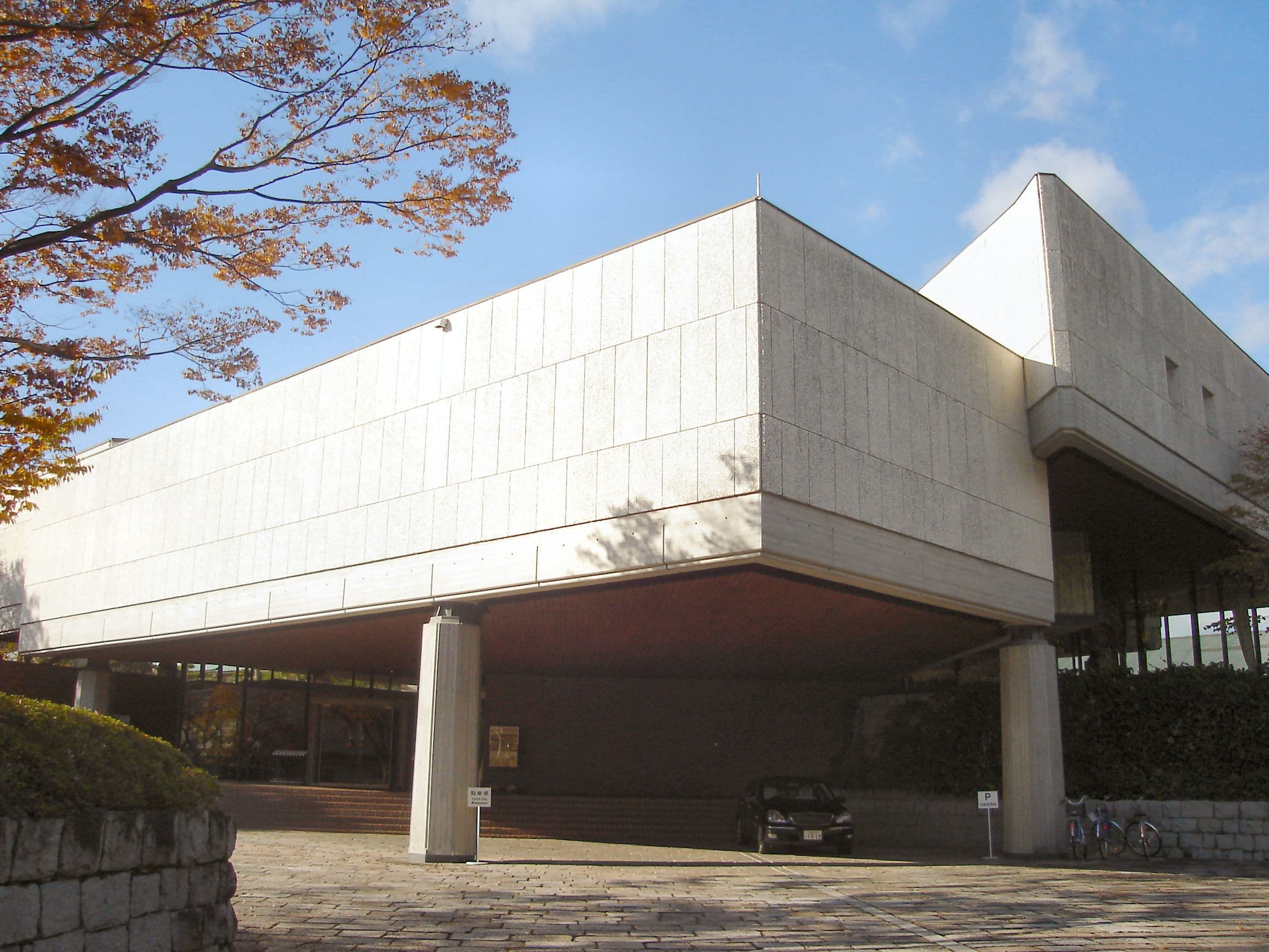 Sen-oku Hakuko Kan