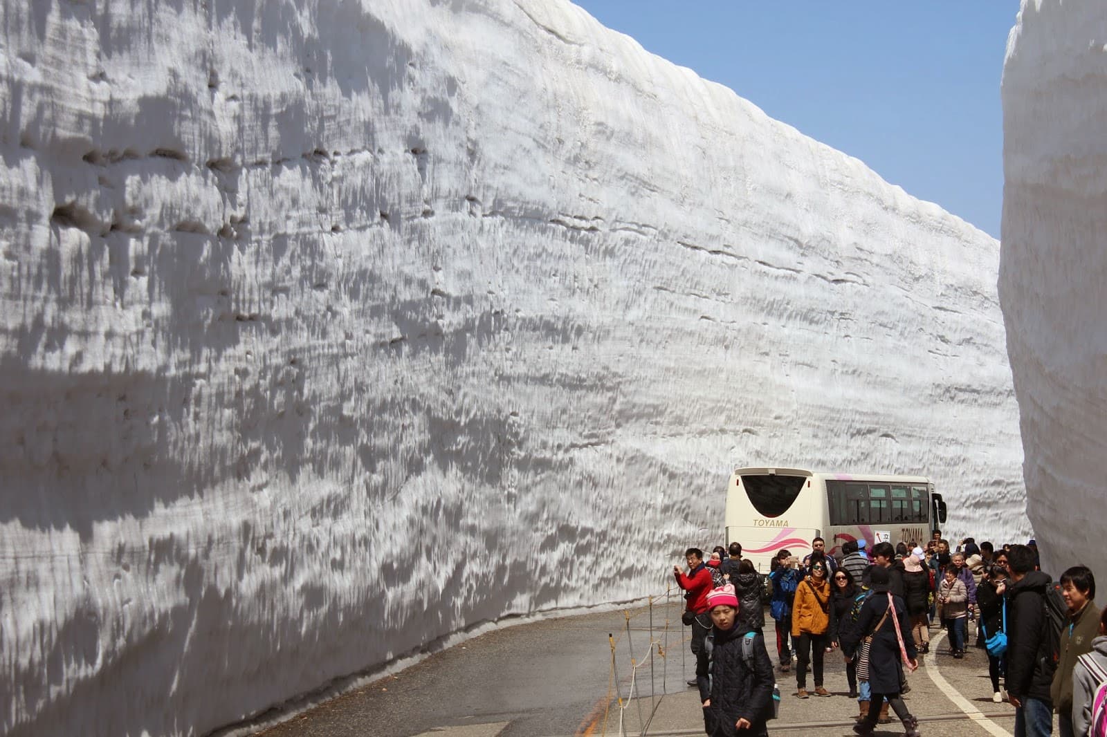 Yuki-no-Otani Snow Wall Walk