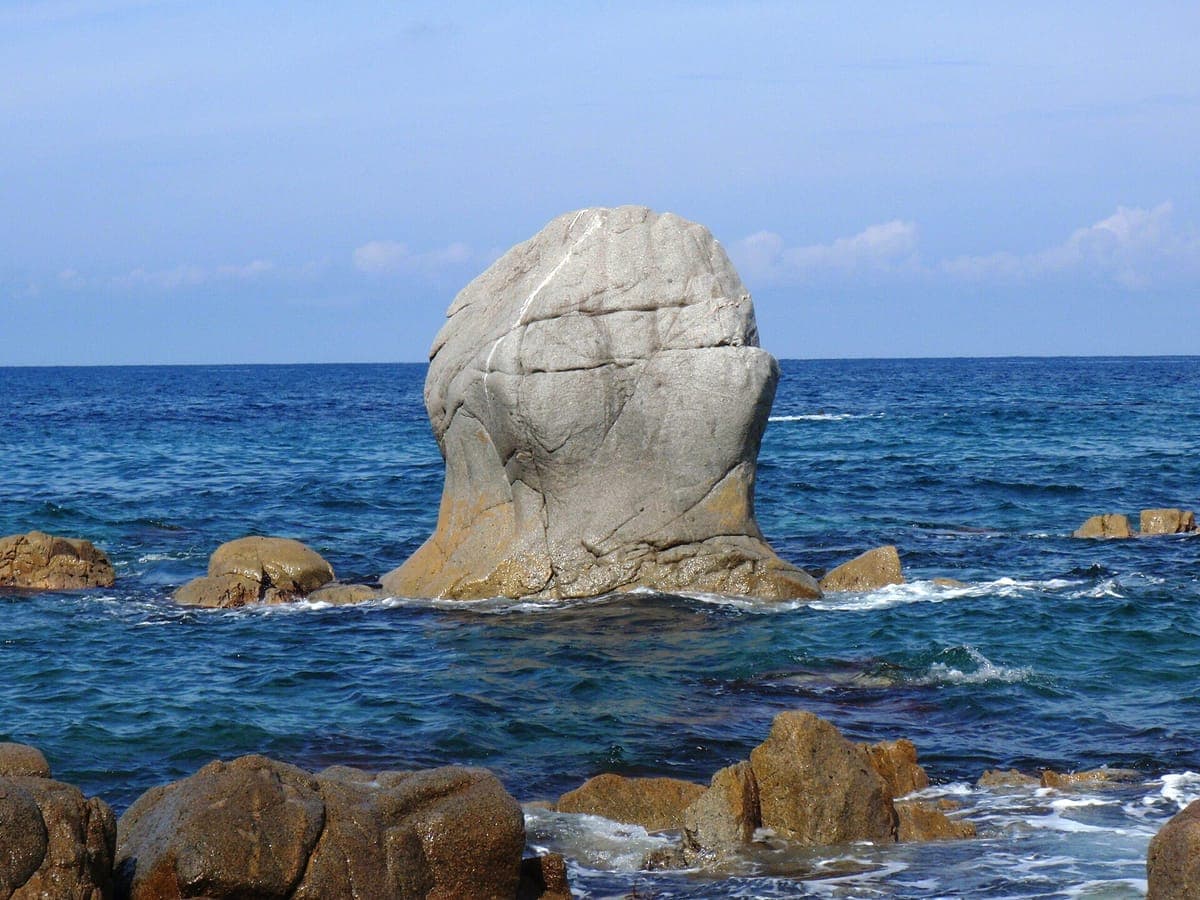 Mottate-iwa Rock