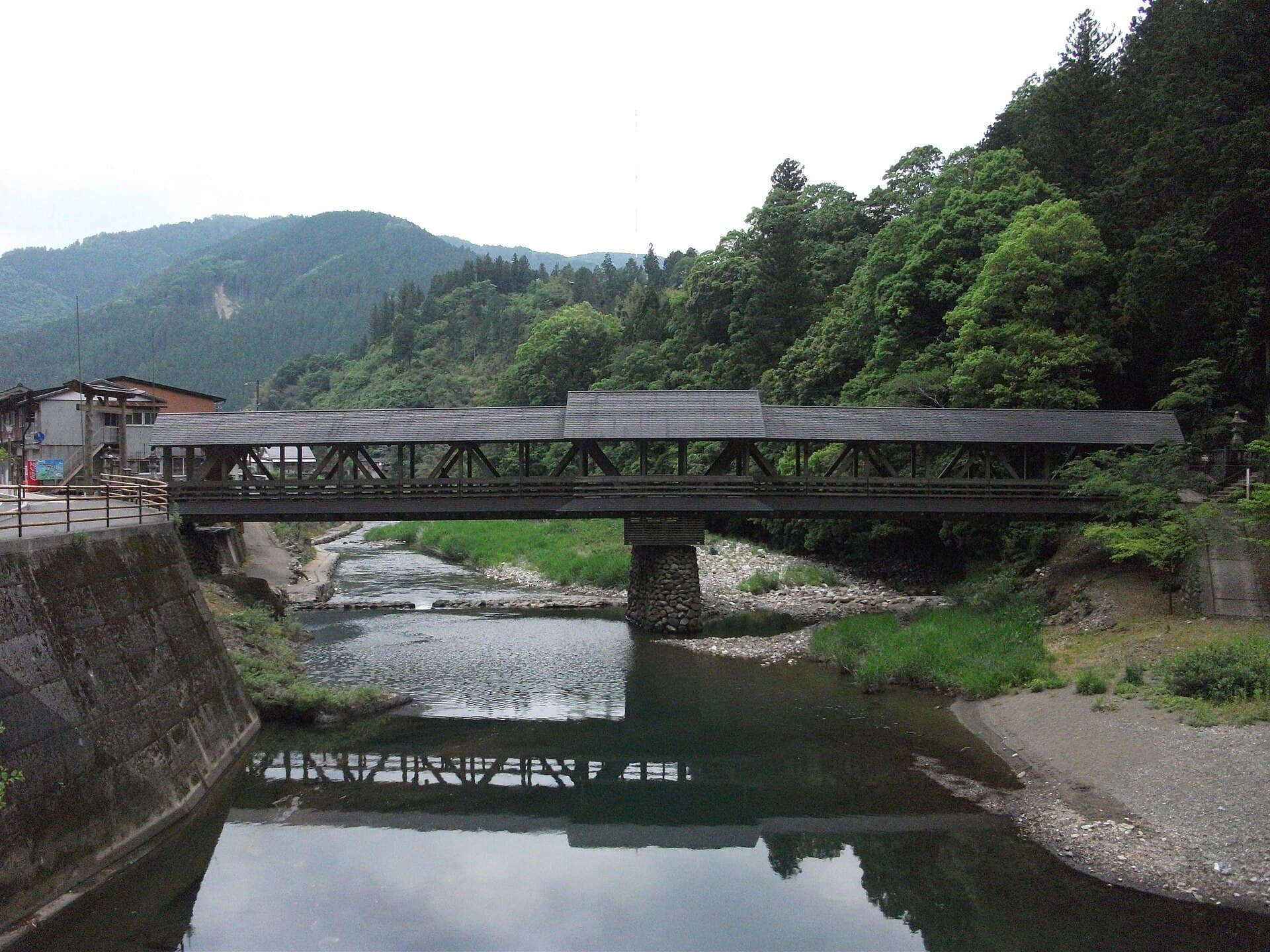 Mishima Shrine & Shinko-bashi Covered Bridge