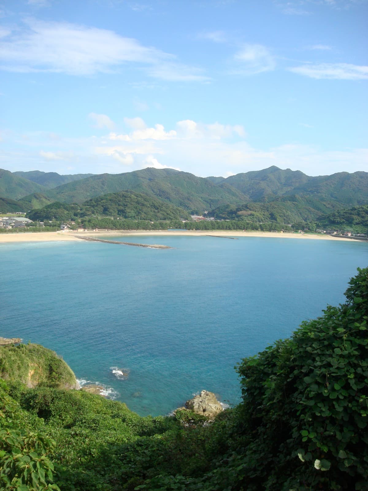 Hakuzuruhama Beach