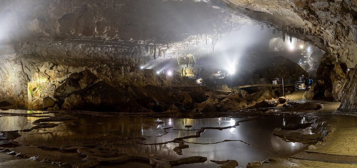 Mine Akiyoshido Cave