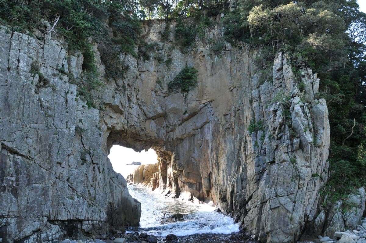 Hakusan Cave Arch
