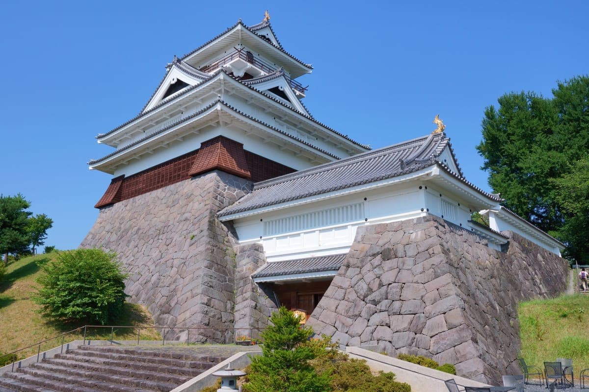 Kaminoyama Castle (Tsukioka Park)