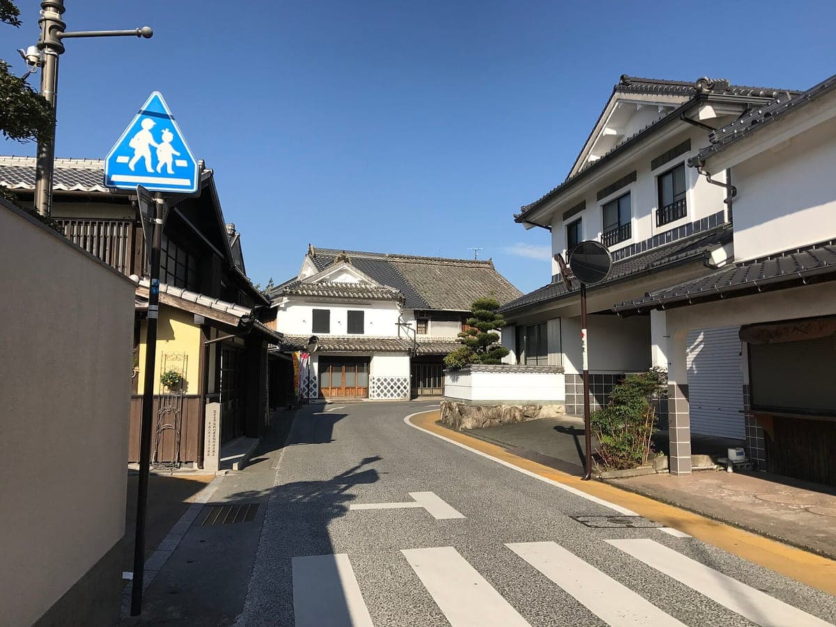 Ukiha White-Walled Streets