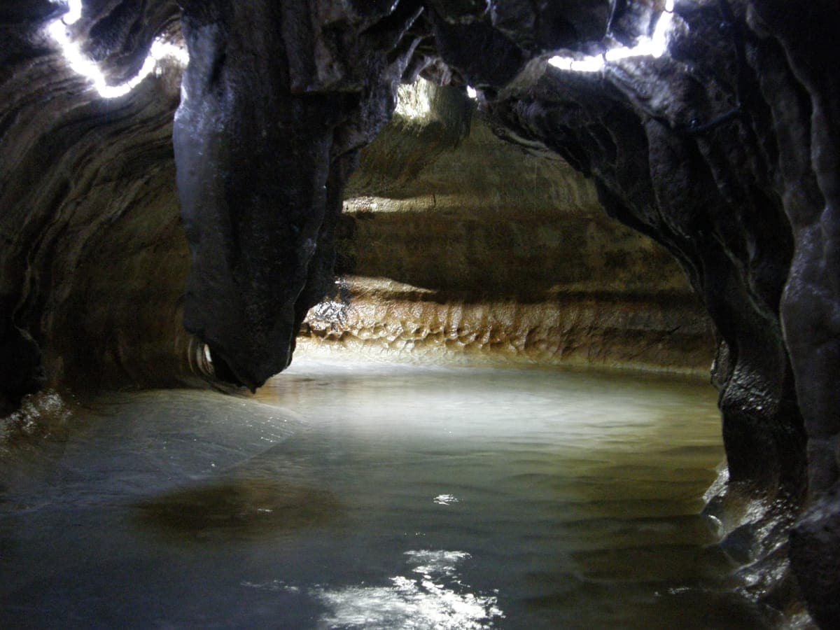 Senbutsu Limestone Cave