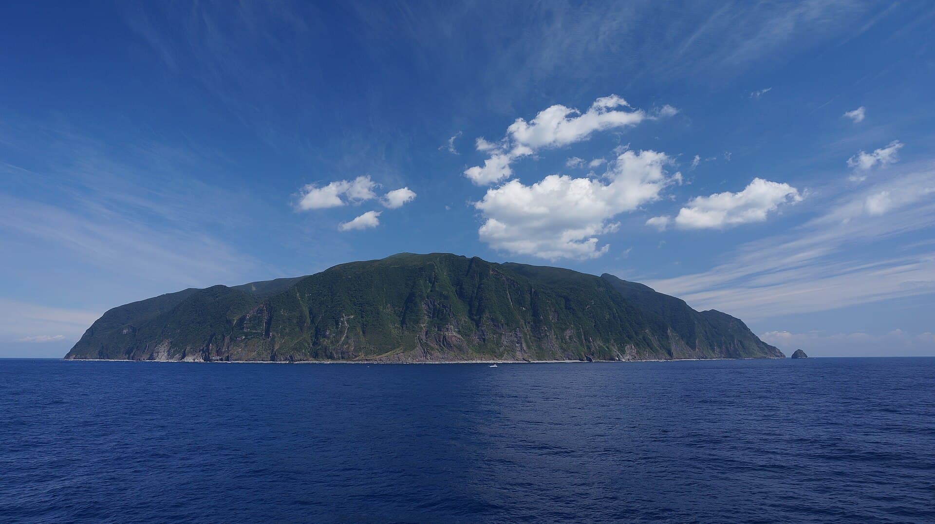Mikurajima Dolphin Island