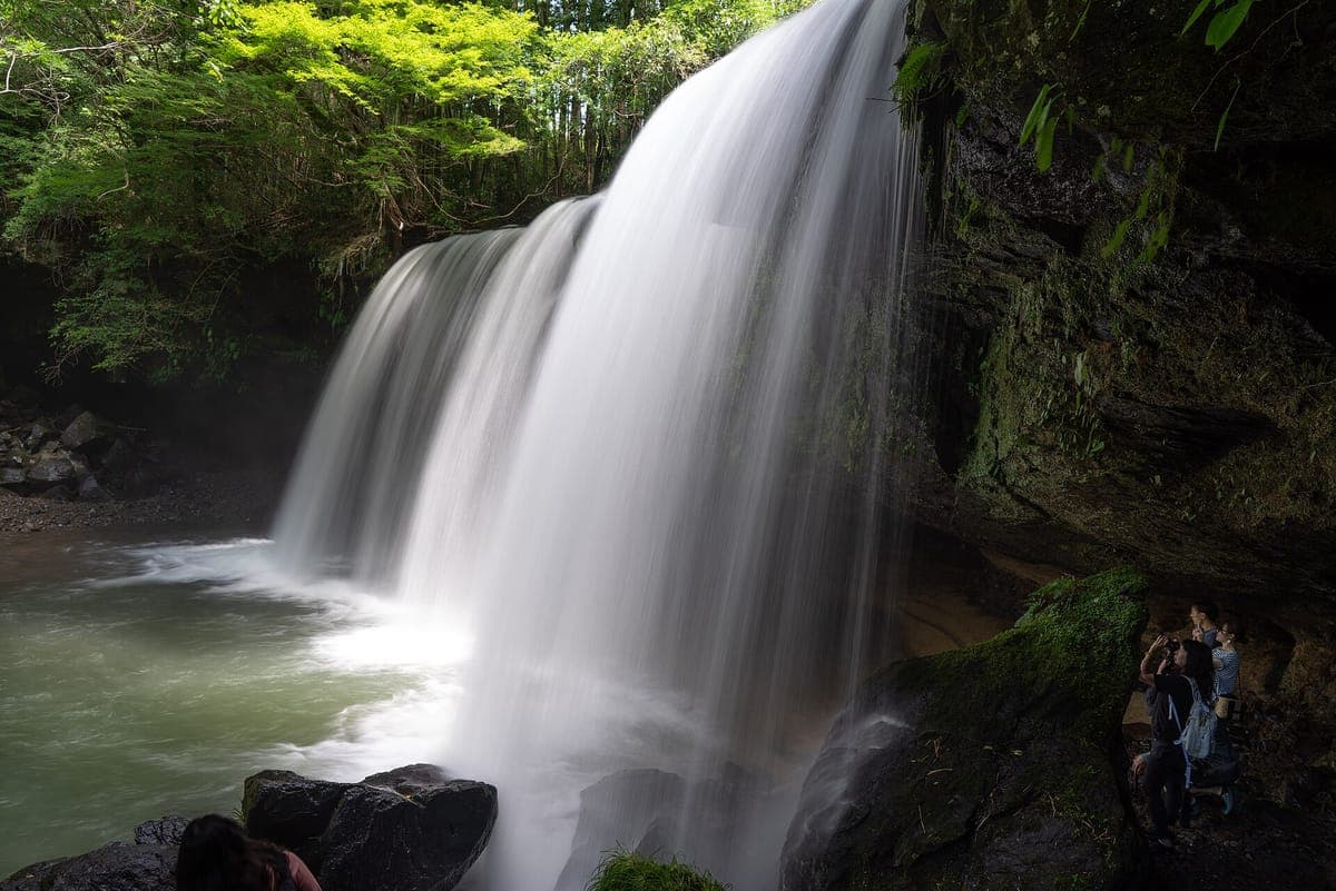 Nabegataki Falls