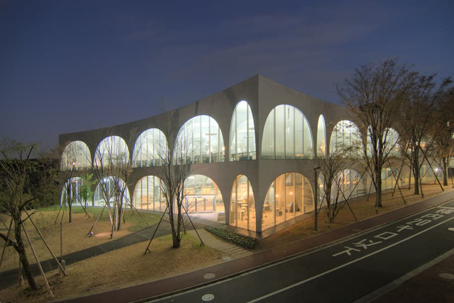 Tama Art University Library